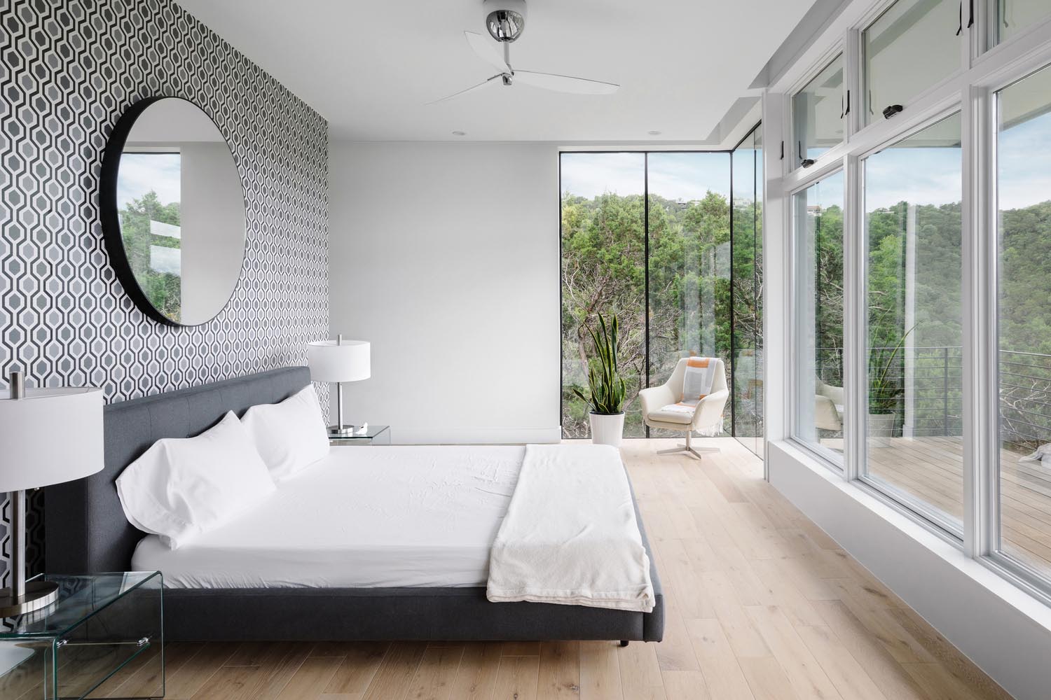The Evolution of Large Scale Windows Towards Unobstructed, Uninterrupted Views - 10774